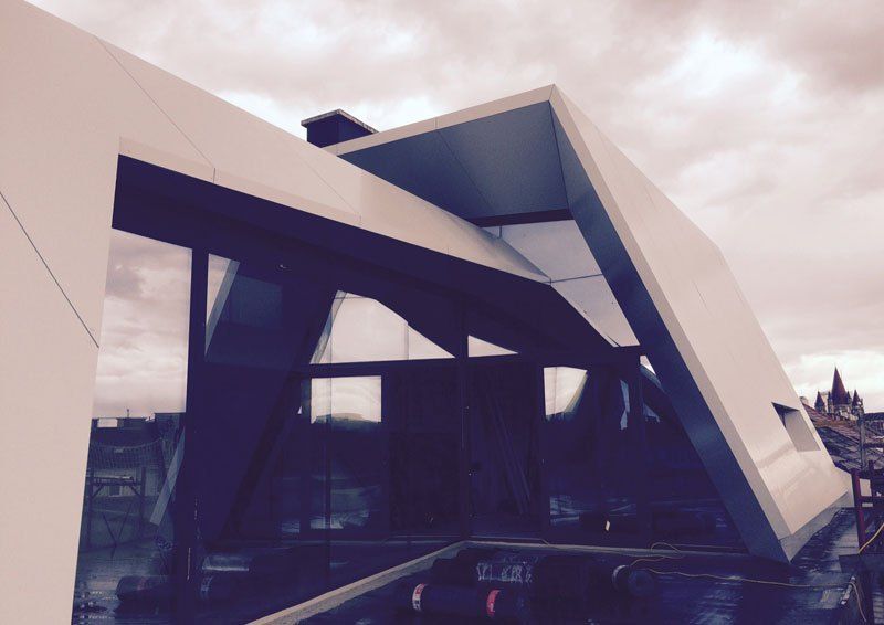 Ein Gebäude mit Alucobond Fassade