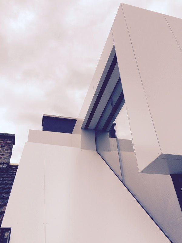 Ein Gebäude mit Alucobond Fassade